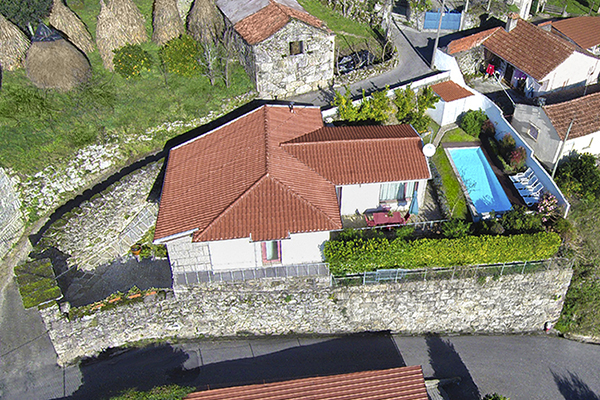 Exterior da Casinha I, casa com jardim e piscina privada em Loureda