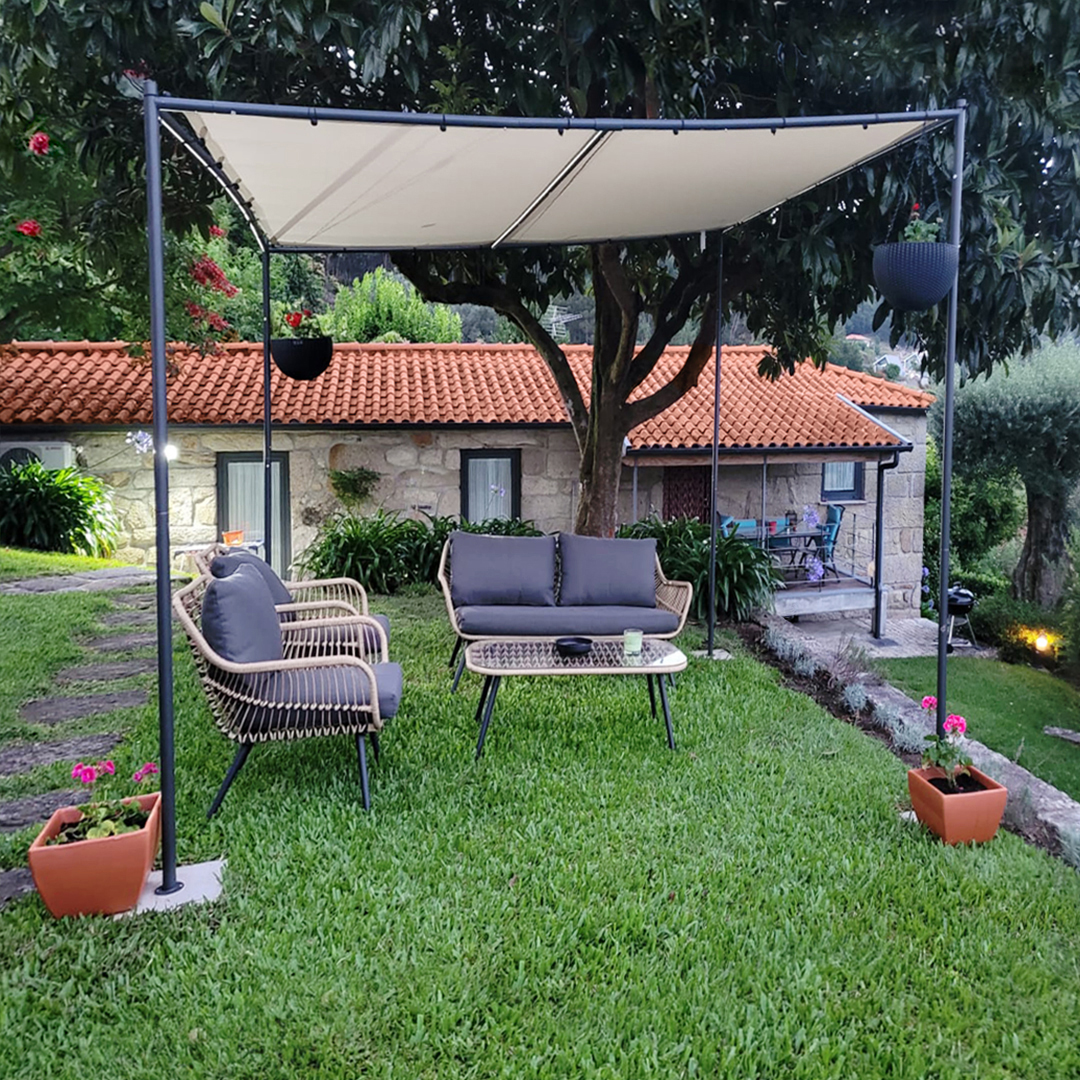 Detalhe do soalho aquecido radiante e interiores da Casinha I